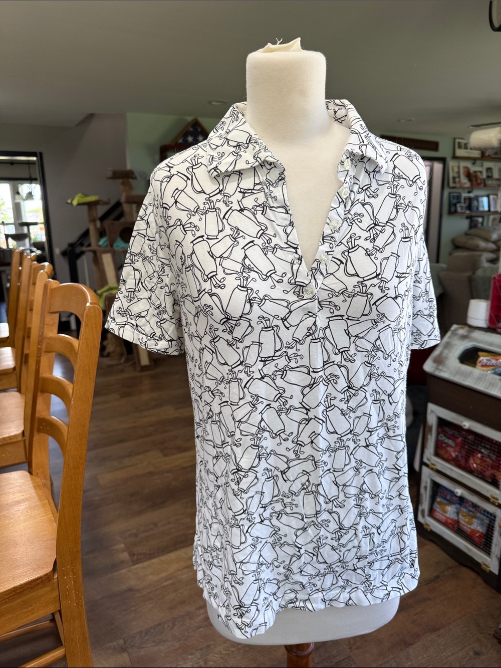 Women's White Collared Short-Sleeve Graphic Blouse